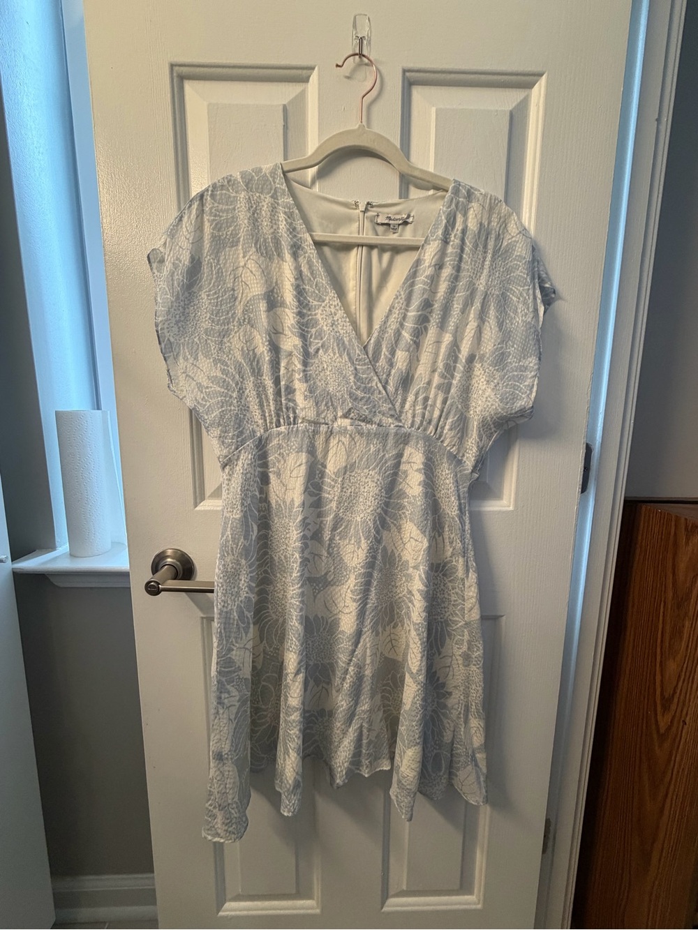 Madewell 100% Silk Blue & White Floral V-Neck Dress - Size 10